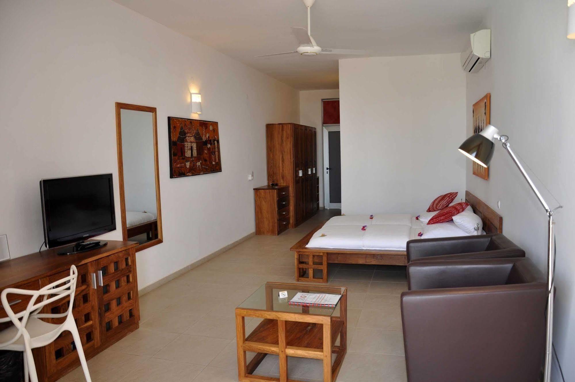 Leo'S Beach Hotel - Adults Only Brufut Zewnętrze zdjęcie